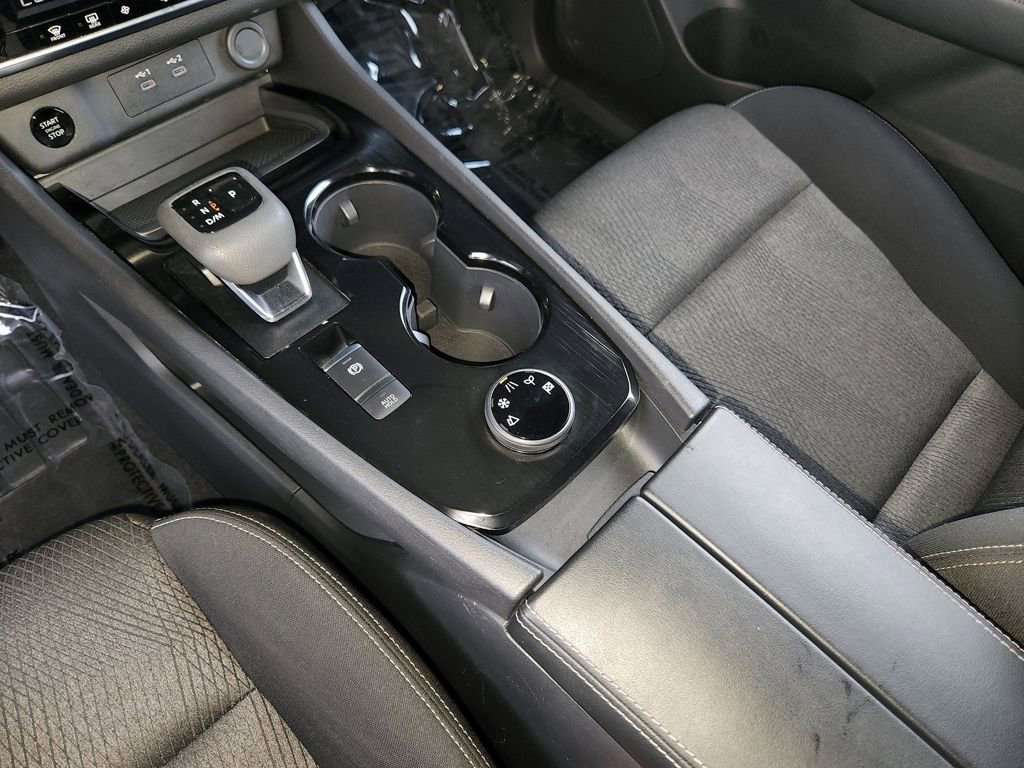 Used 2025 Nissan Rogue SV image 21