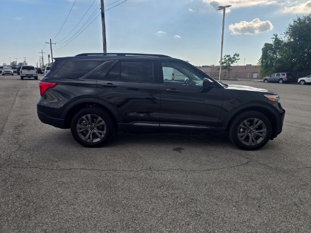 Used 2024 Ford Explorer XLT w/ Equipment Group 202A AWD/4WD image 3