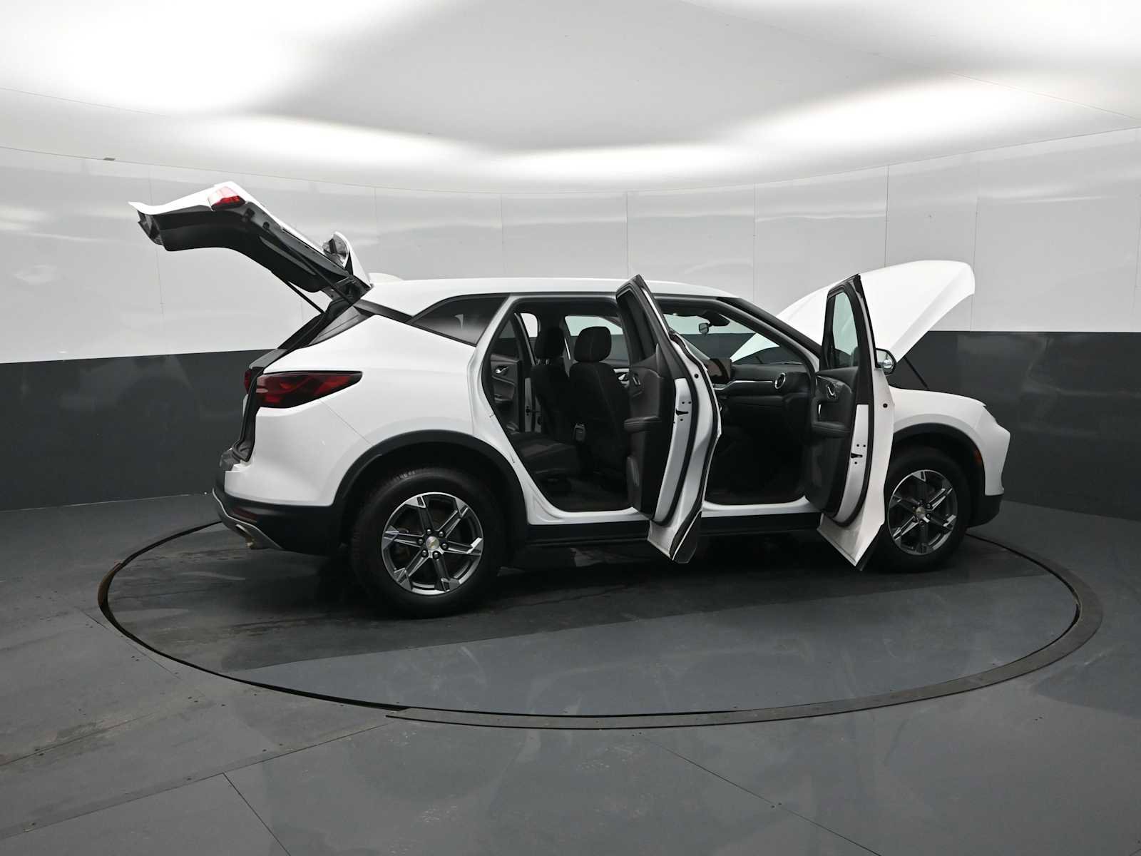 Used 2023 Chevrolet Blazer LT AWD/4WD image 35