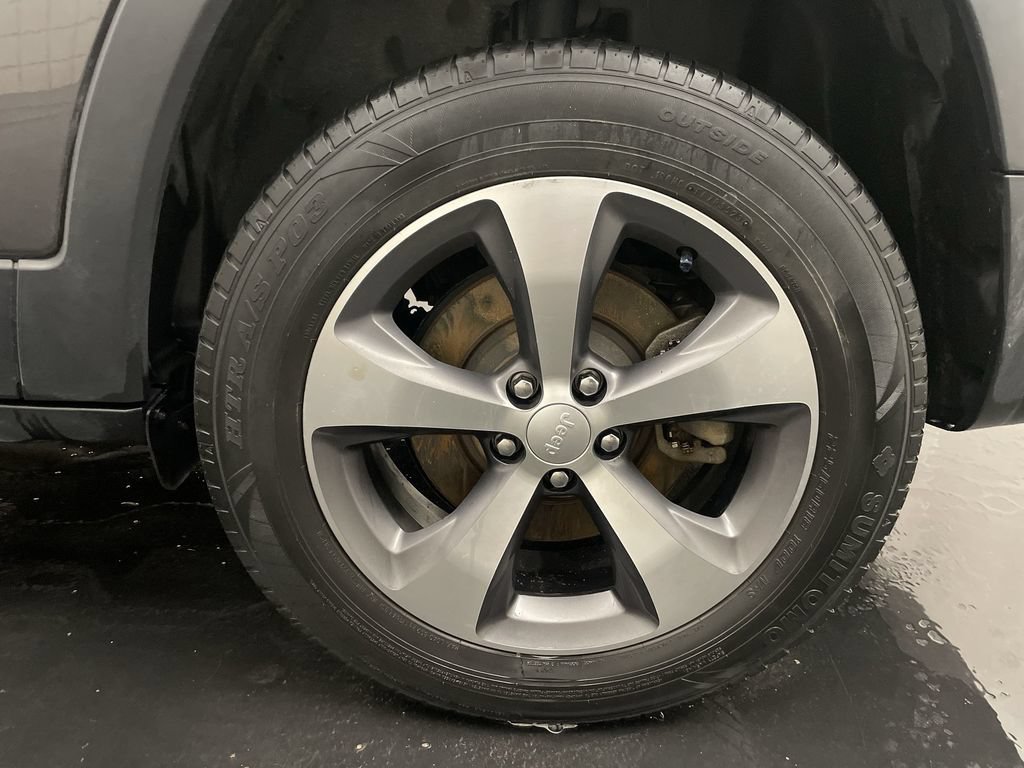 Used 2020 Jeep Cherokee Limited AWD/4WD image 25