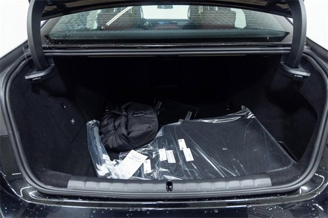 Used 2025 BMW i7 xDrive60 w/ Executive Package image 15