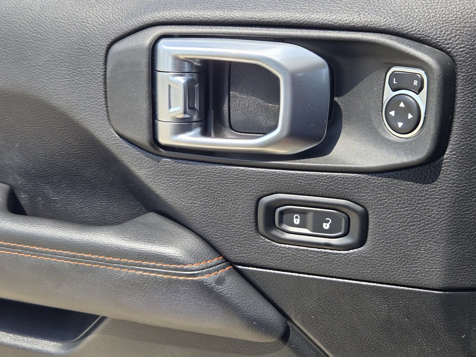Used 2023 Jeep Gladiator Mojave w/ Cold Weather Group AWD/4WD image 27