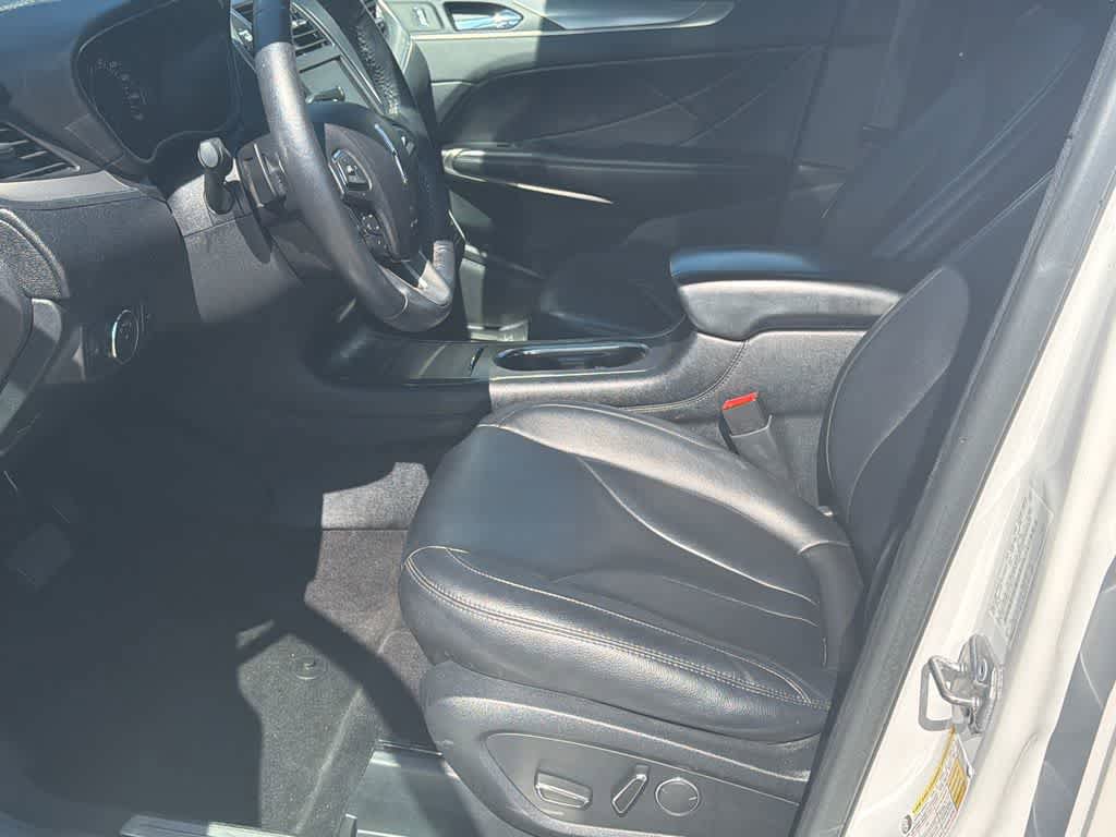 Used 2017 Lincoln MKC Premiere image 10