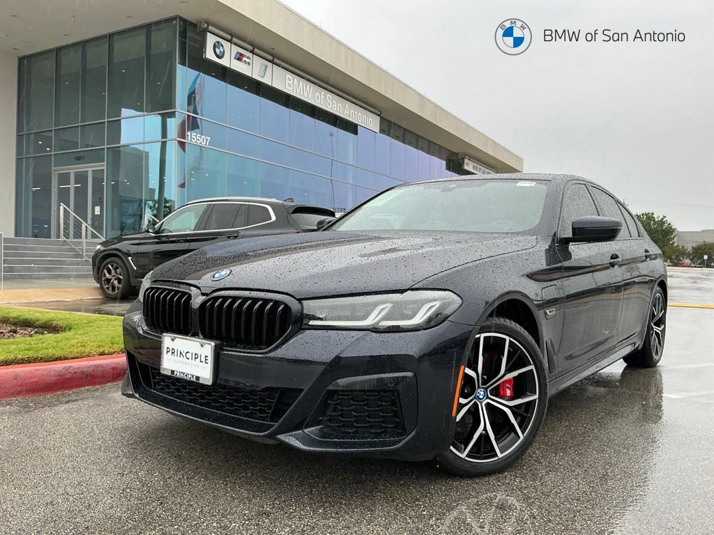 Used 2023 BMW 530e xDrive w/ Premium Package AWD/4WD image 1