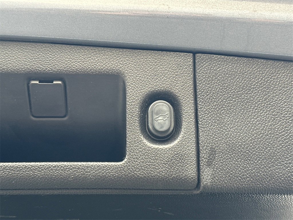 Used 2018 GMC Yukon Denali w/ Open Road Package image 8