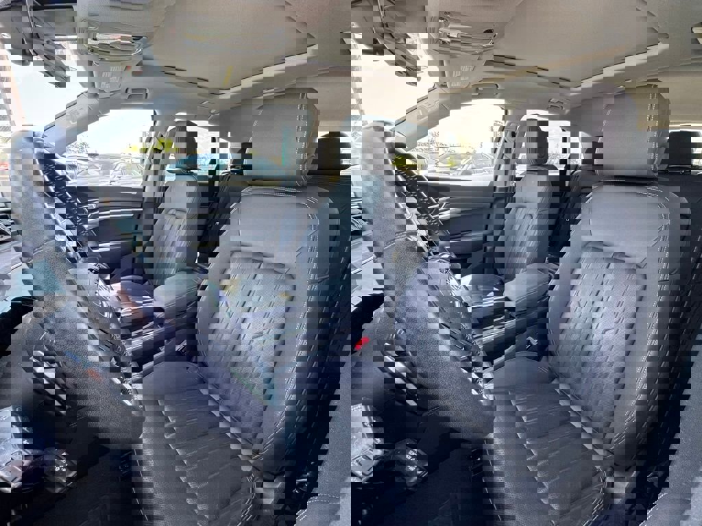 Used 2019 Audi e-tron Premium Plus image 13