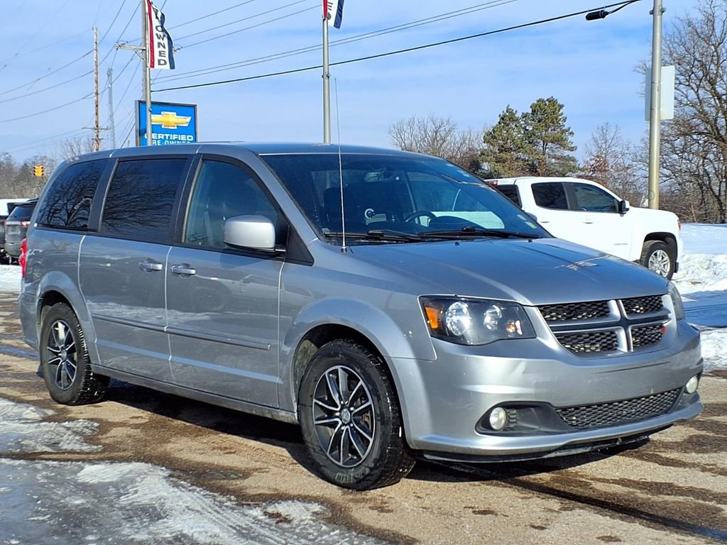 Used 2017 Dodge Grand Caravan GT image 3