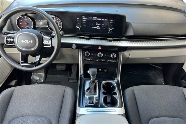 Used 2023 Kia Carnival LX image 17