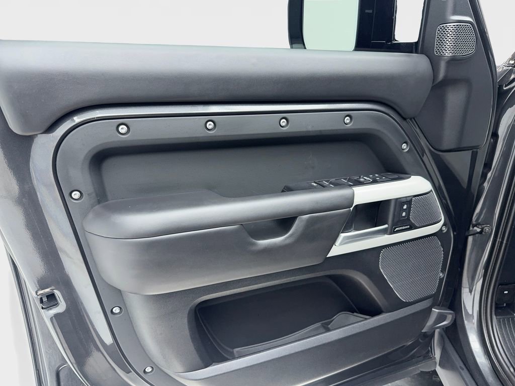 Used 2024 Land Rover Defender 110 S image 34