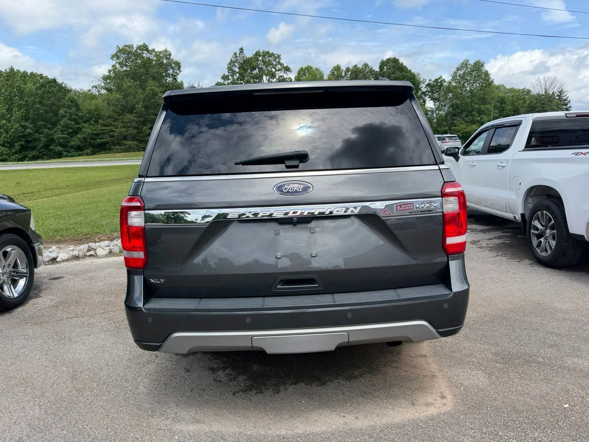 Used 2018 Ford Expedition Max XLT w/ Equipment Group 202A AWD/4WD image 17