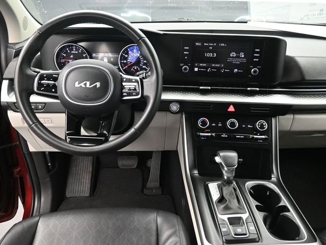 Used 2023 Kia Carnival LX image 11