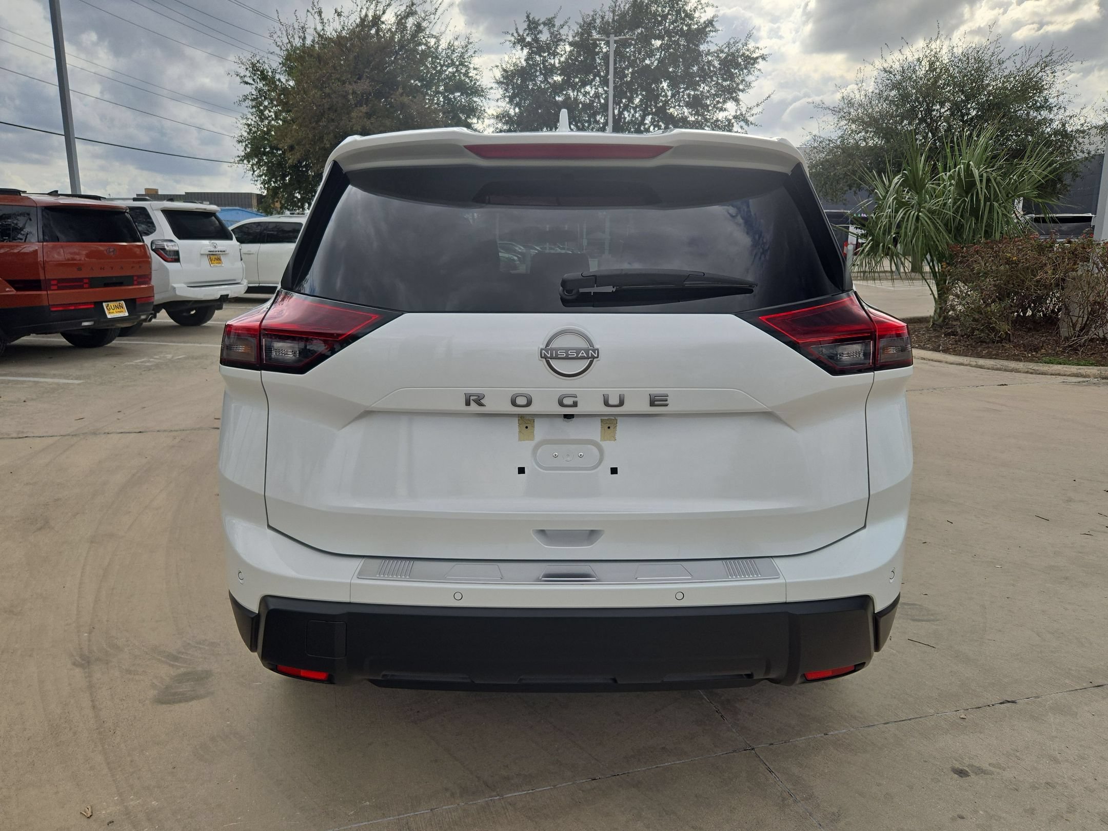 Certified 2026 Nissan Rogue SV FWD image 4