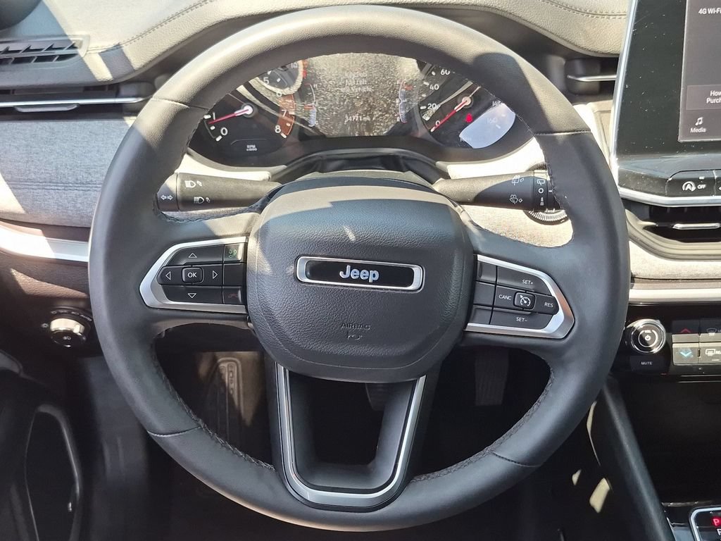 Used 2025 Jeep Compass Latitude w/ Sun & Sound Group AWD/4WD image 23