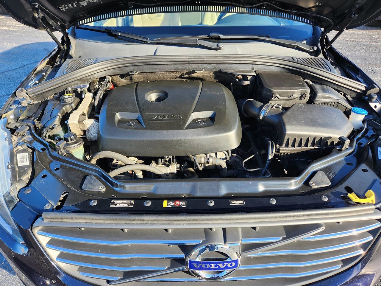 Used 2016 Volvo XC60 T5 Premier w/ Proximity Package image 17
