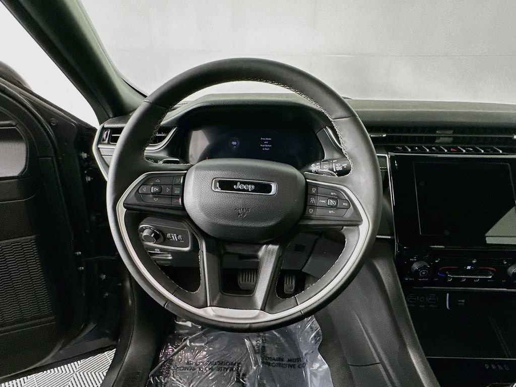 Certified 2025 Jeep Grand Cherokee Laredo X w/ Luxury Tech Group I AWD/4WD image 19