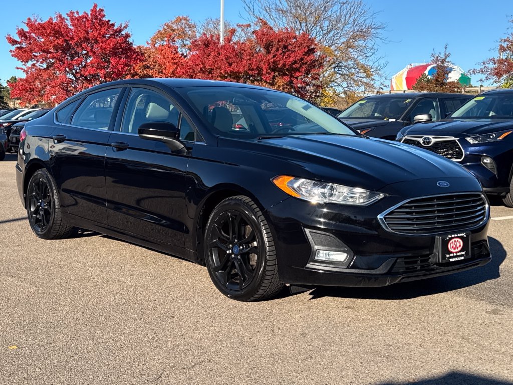 Used 2019 Ford Fusion SE w/ Equipment Group 151A FWD image 9