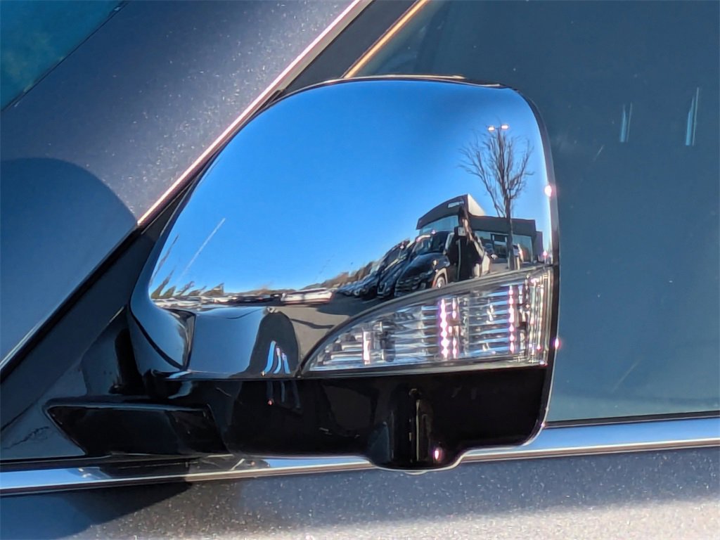 Used 2022 Nissan Armada Platinum w/ Captain's Chairs Package image 11