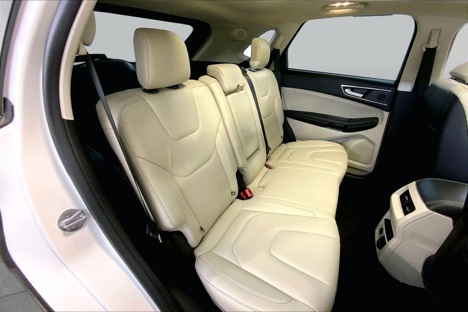 Used 2022 Ford Edge Titanium AWD/4WD image 19