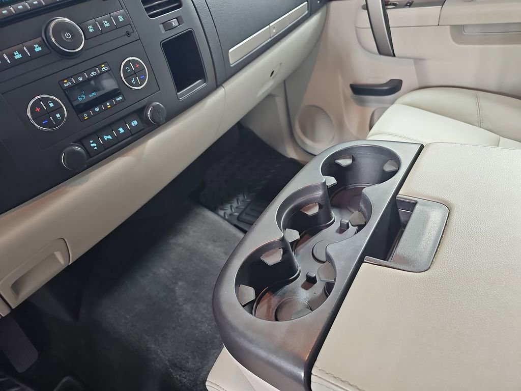 Used 2011 Chevrolet Silverado 2500 LT w/ Interior Plus Package image 28