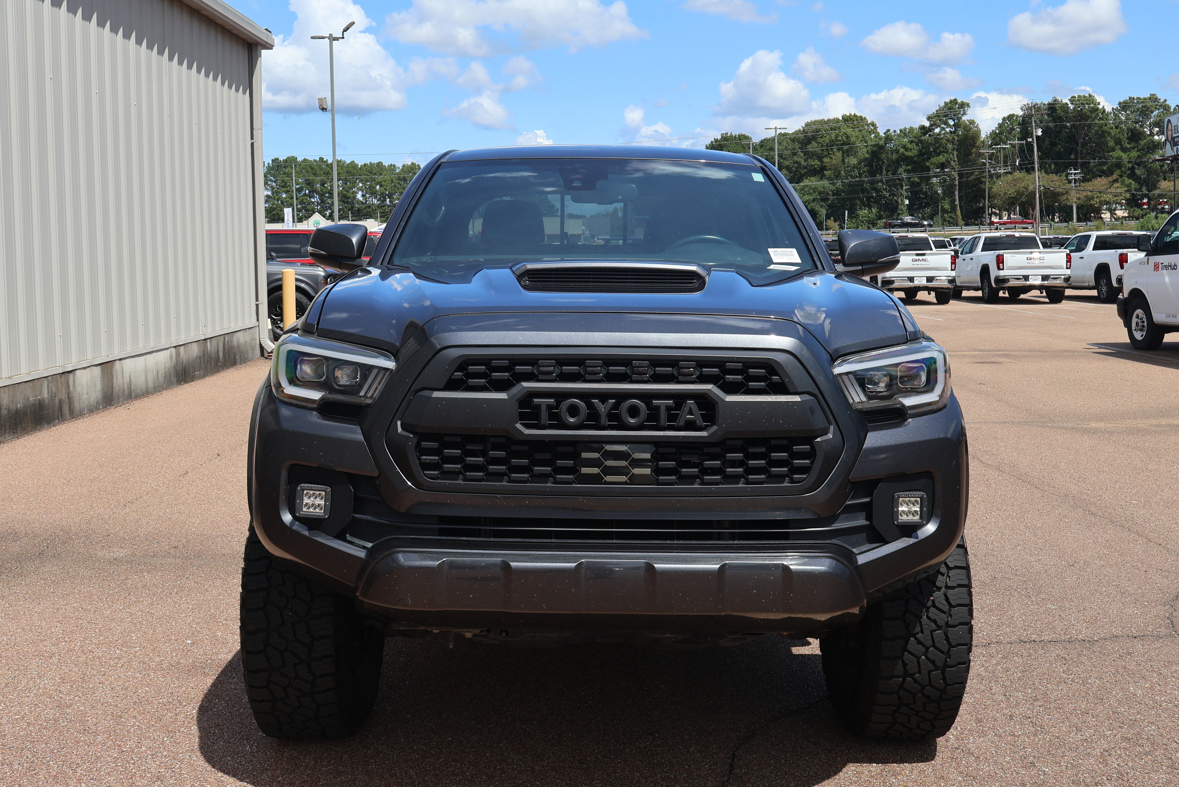 Used 2020 Toyota Tacoma TRD Sport w/ Technology Package RWD image 2