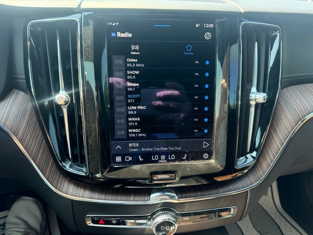 Used 2022 Volvo XC60 B6 Inscription w/ Advanced Package image 23