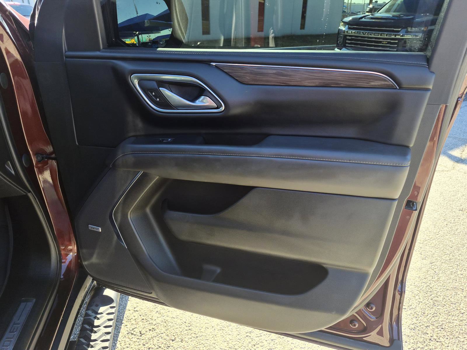 Used 2022 Chevrolet Tahoe Z71 w/ Luxury Package AWD/4WD image 10