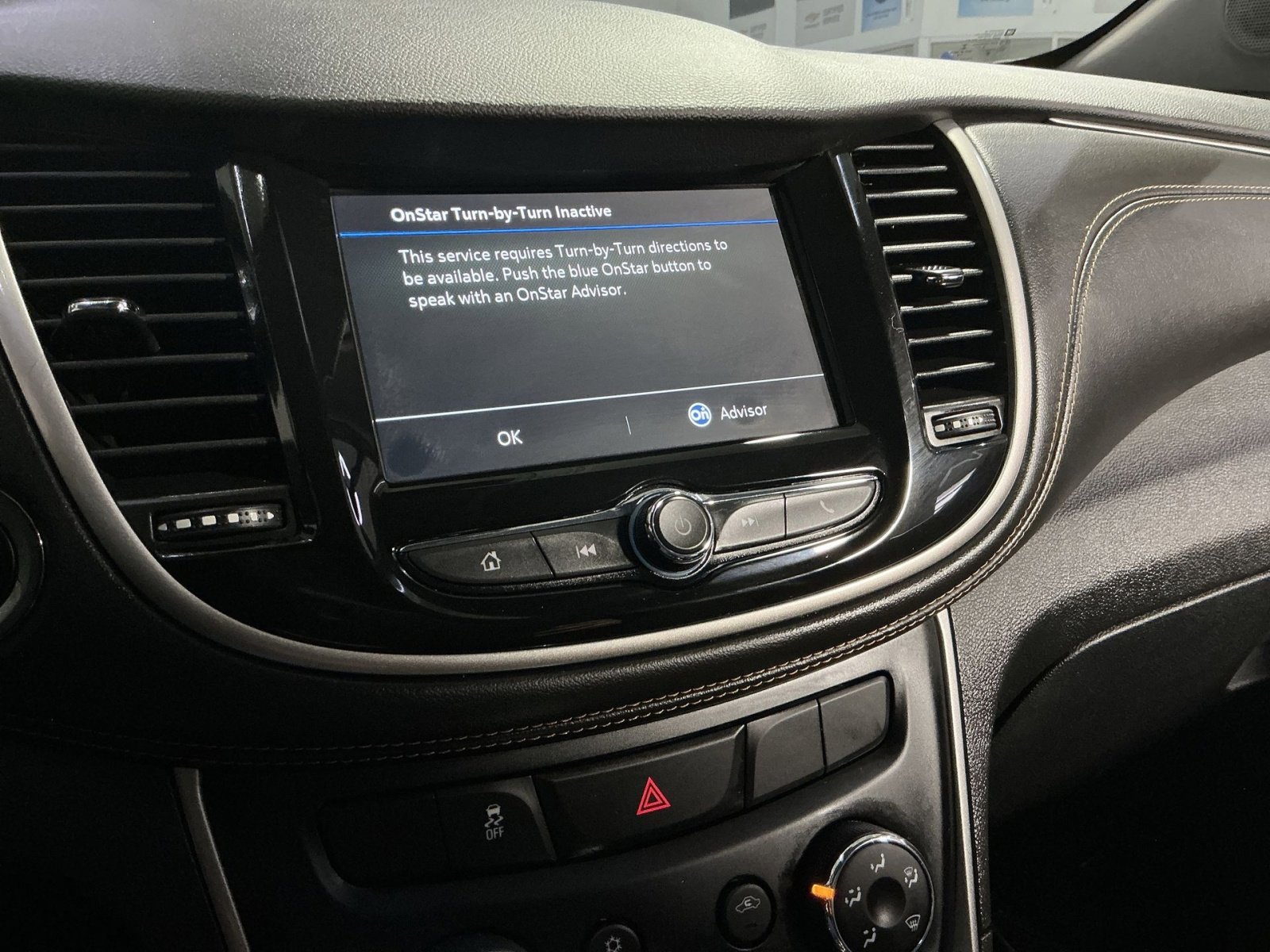 Used 2019 Chevrolet Trax LT w/ LT Convenience Package AWD/4WD image 28