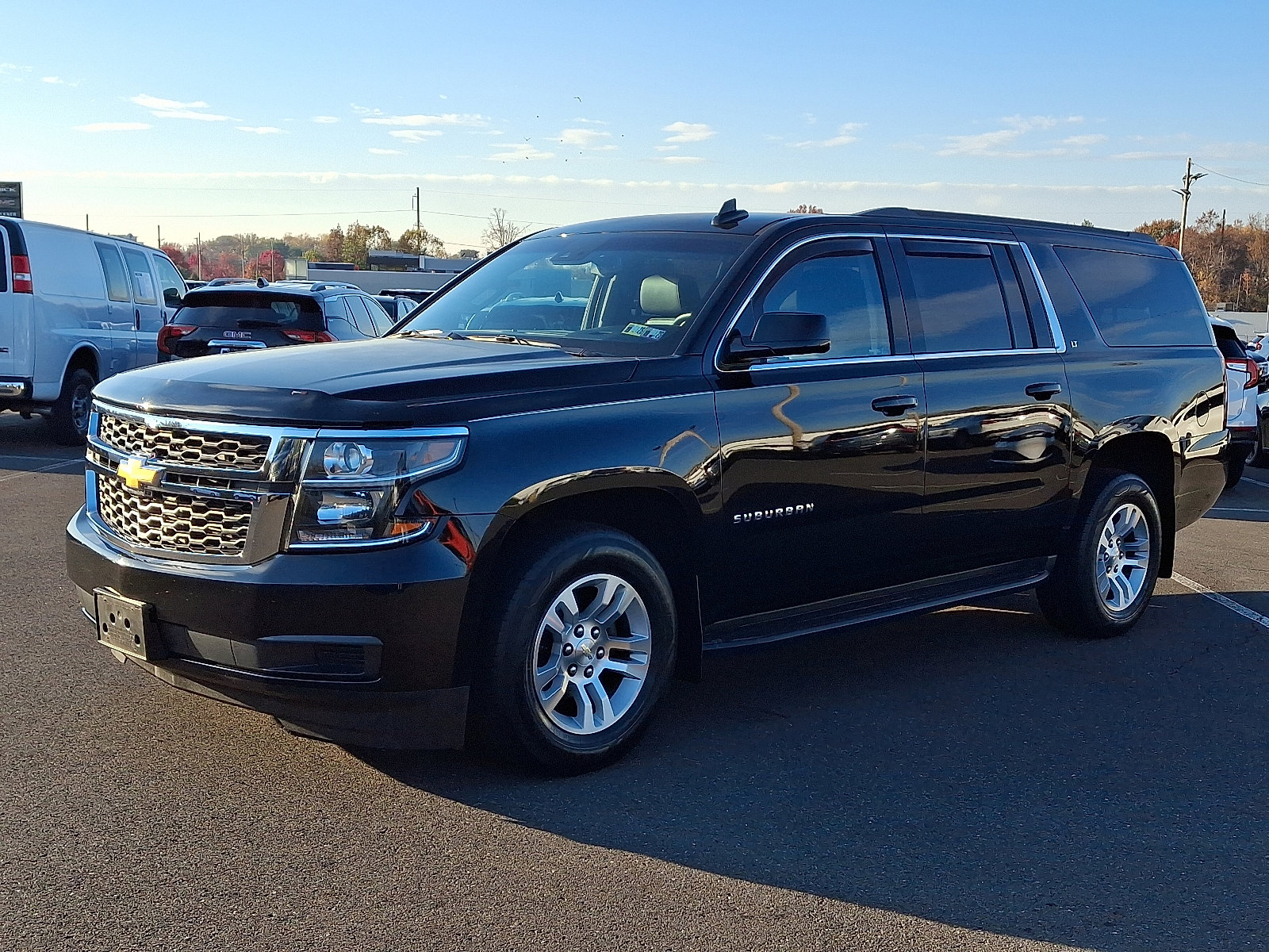 Used 2018 Chevrolet Suburban LT image 3