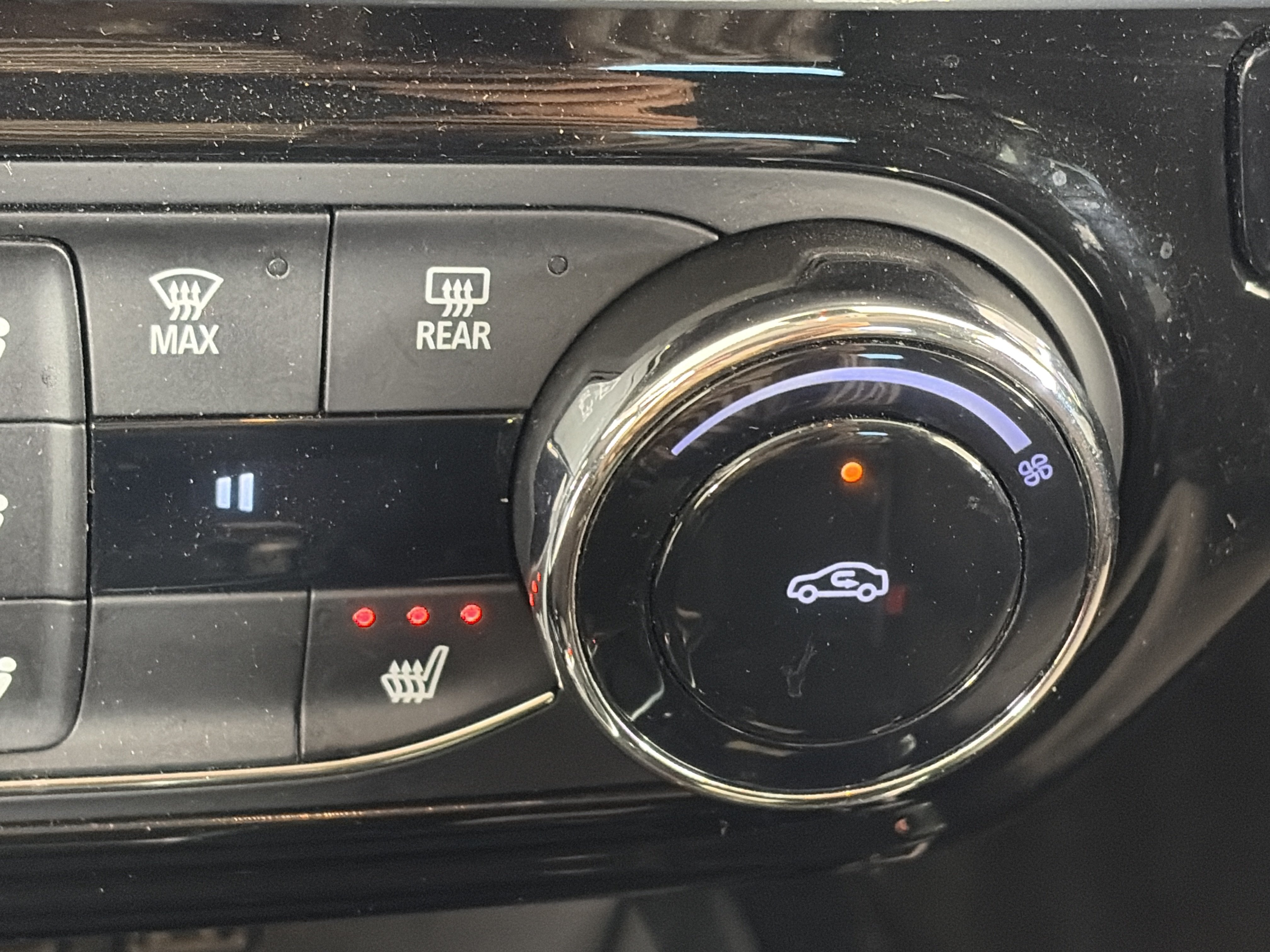 Used 2024 Chevrolet Trax LT w/ Driver Confidence Package FWD image 23