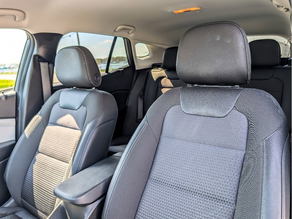 Used 2025 Chevrolet Trax LT w/ LT Convenience Package FWD image 16