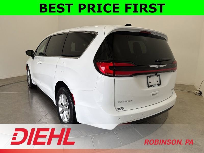 New 2026 Chrysler Pacifica Select image 5