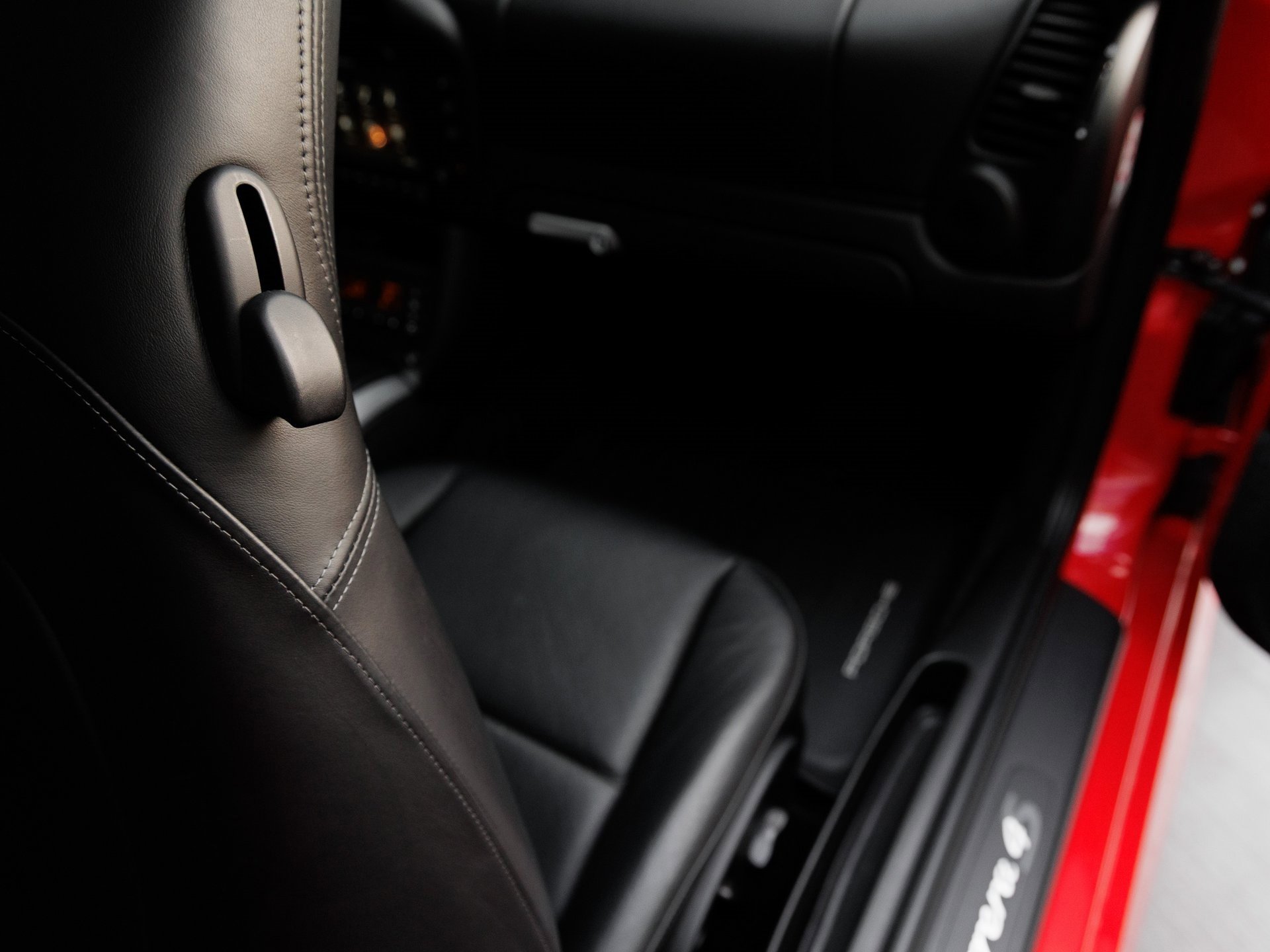 Used 2004 Porsche 911 Carrera 4S image 30