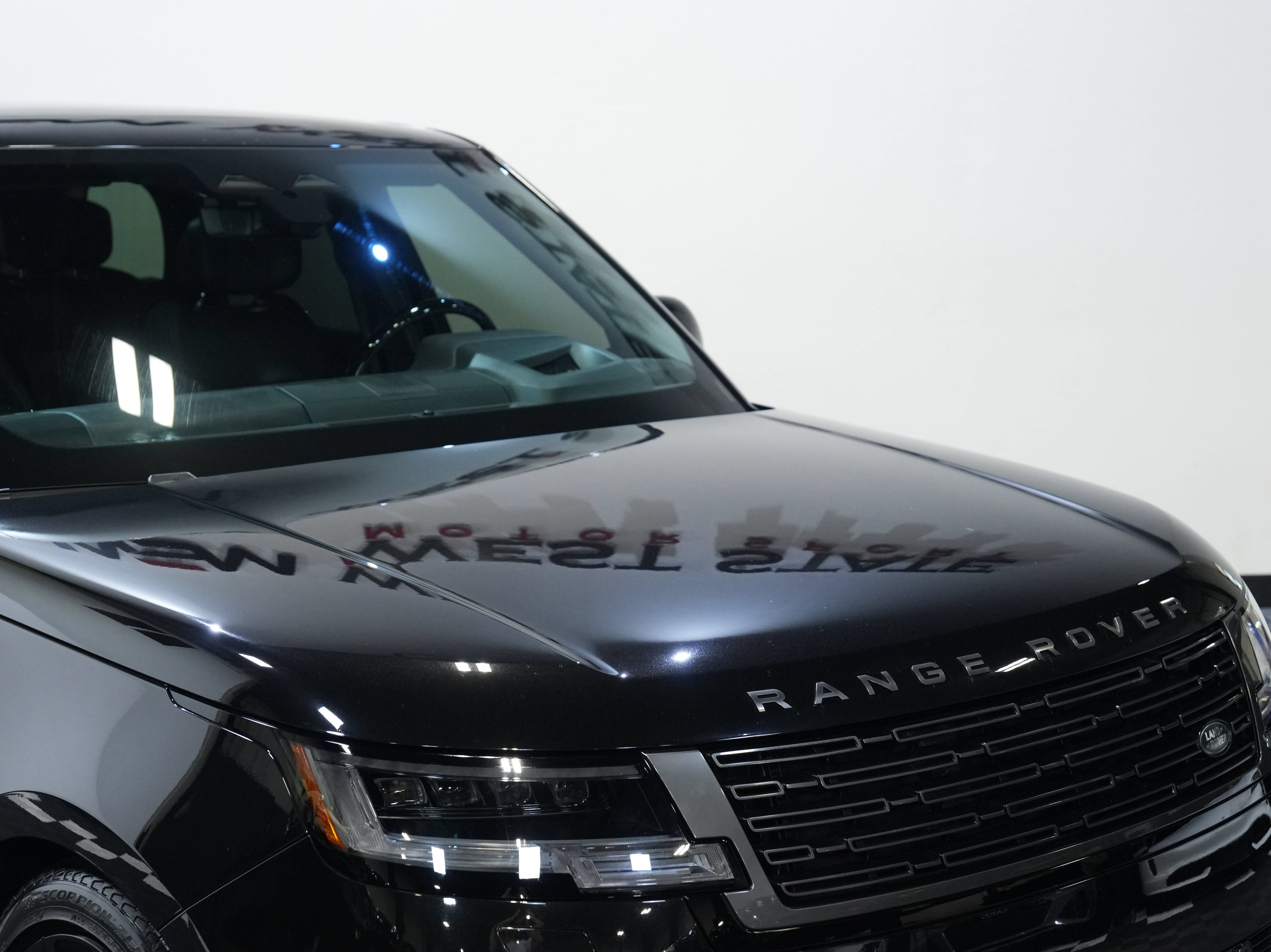 Used 2024 Land Rover Range Rover Autobiography AWD/4WD image 12