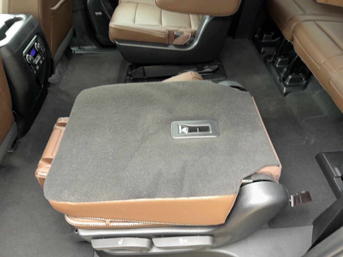 Used 2022 Chevrolet Suburban High Country w/ LPO, Illumination Package AWD/4WD image 22