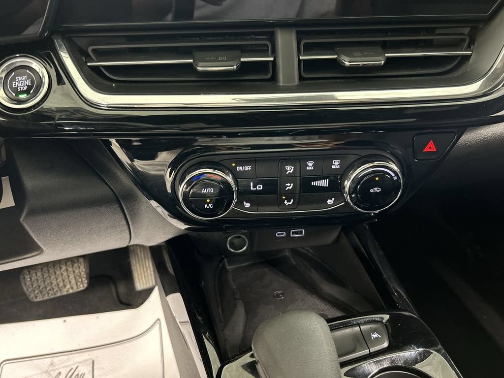 Used 2025 Chevrolet Trax RS w/ Sunroof Package FWD image 16