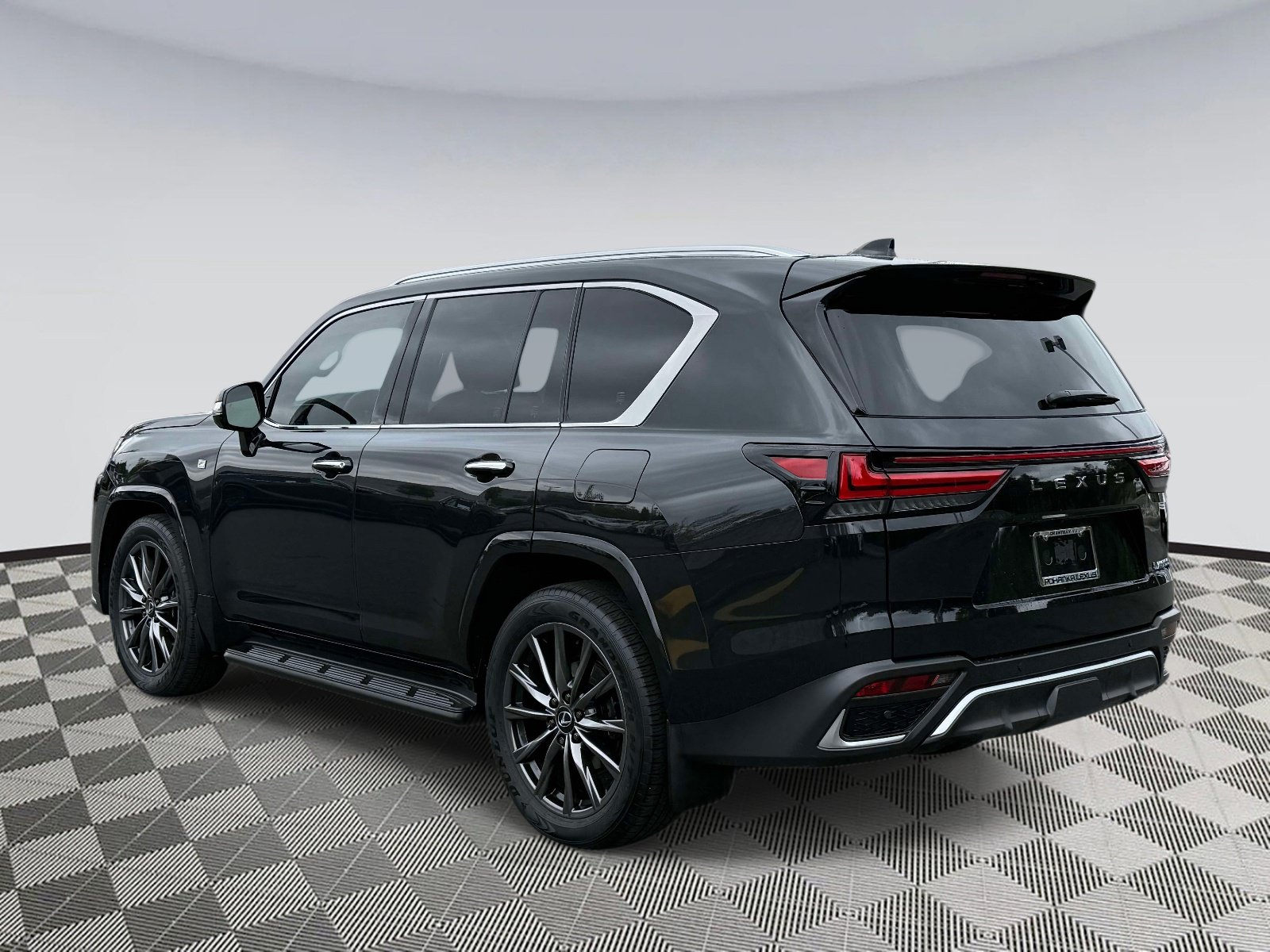 Used 2025 Lexus LX 600 F Sport w/ Accessory Package (Z1) AWD/4WD image 4