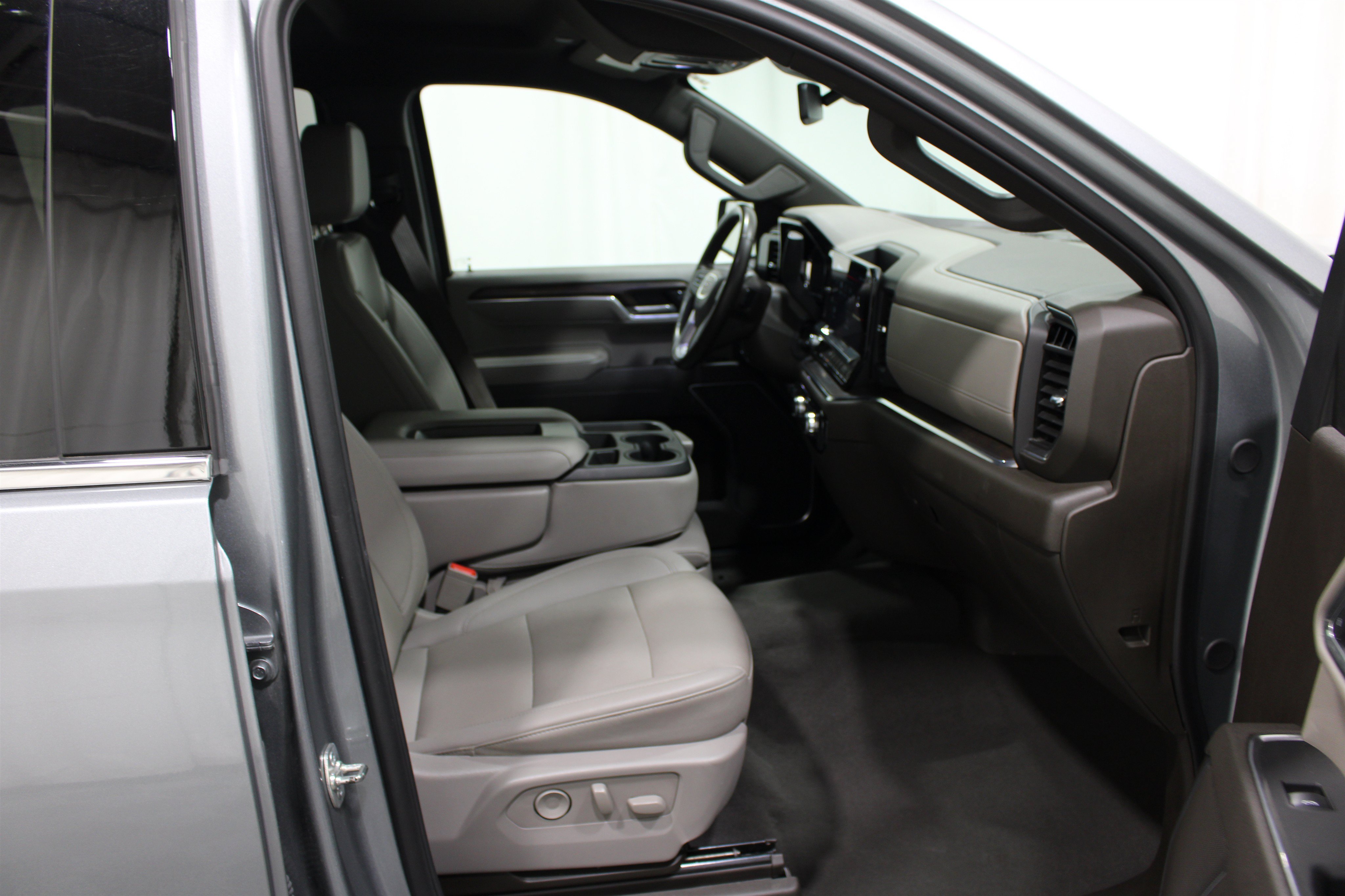 Used 2025 GMC Sierra 1500 SLT RWD image 24
