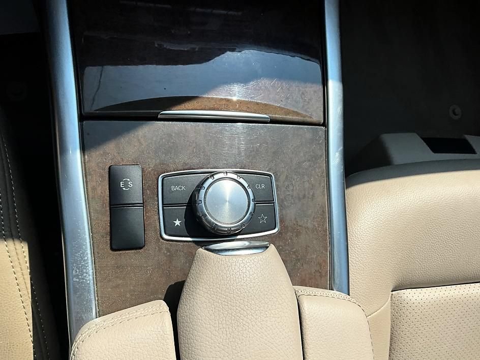 Used 2014 Mercedes-Benz E 350 4MATIC Sedan image 28