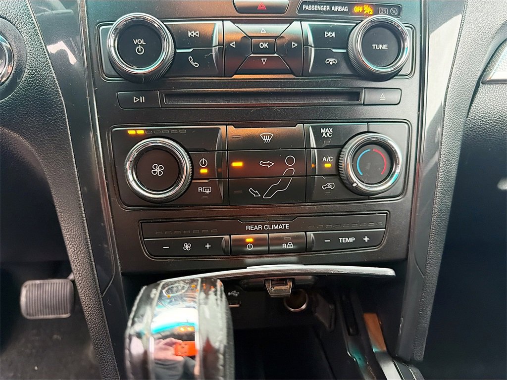 Used 2016 Ford Explorer XLT image 15