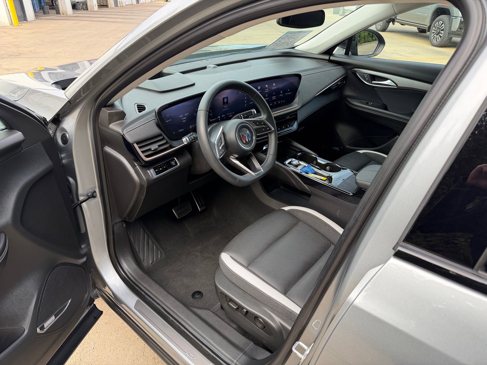Used 2025 Buick Envision Sport Touring AWD/4WD image 10