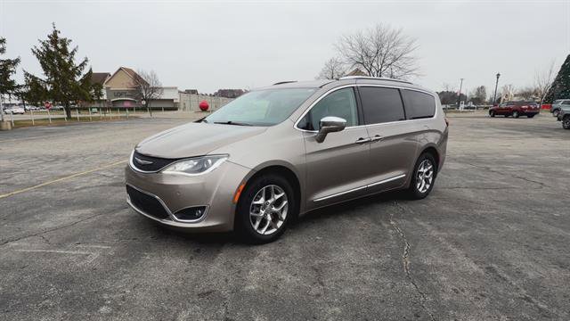 Used 2017 Chrysler Pacifica Limited w/ Advanced Safetytec Group image 4