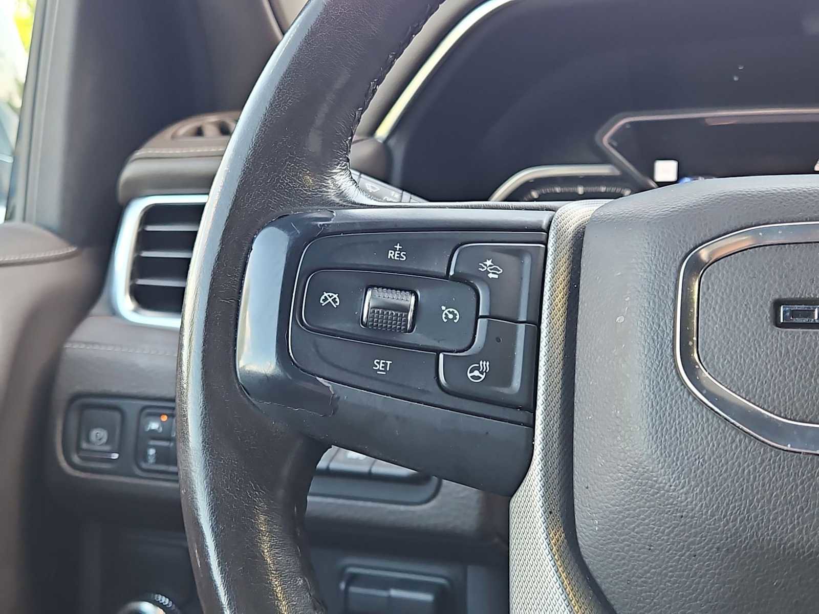 Used 2021 GMC Yukon XL Denali w/ Denali Premium Package image 26