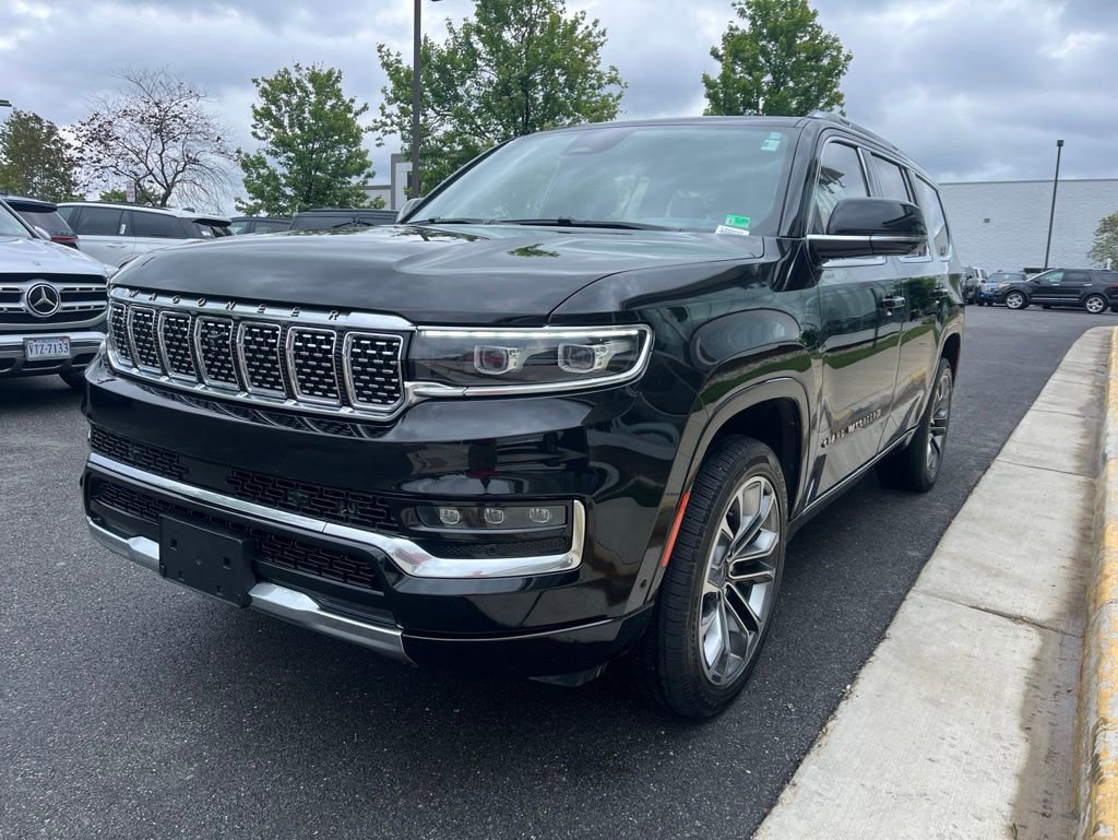 Used 2022 Jeep Grand Wagoneer Series III AWD/4WD image 3