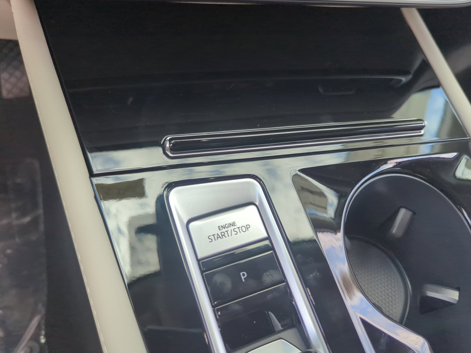 New 2026 Volkswagen Atlas SE FWD image 28