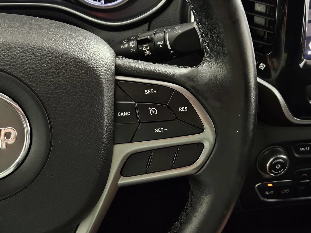Used 2019 Jeep Cherokee Limited FWD image 19