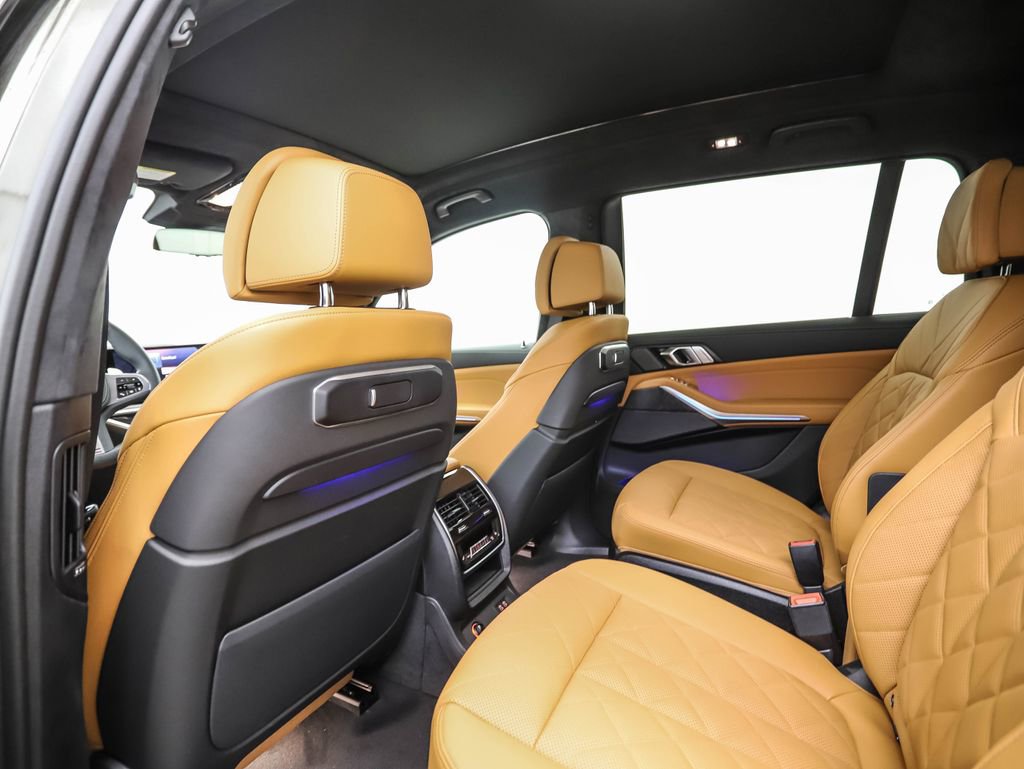 Used 2025 BMW X7 xDrive40i w/ M Sport Package image 19