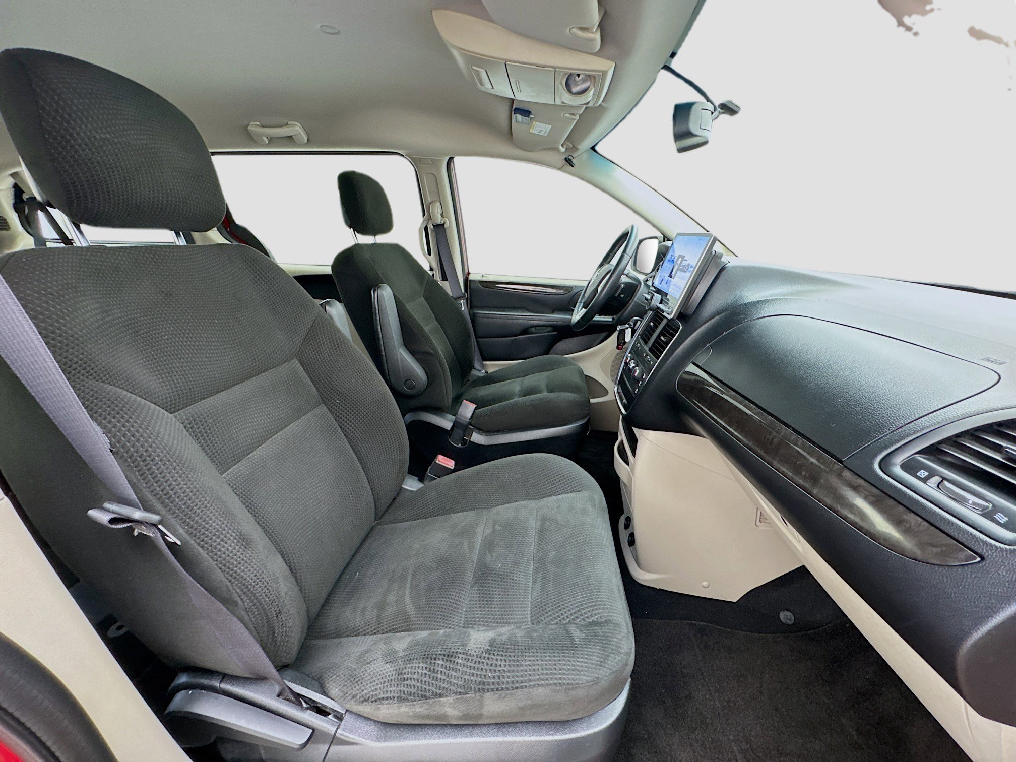 Used 2016 Dodge Grand Caravan American Value Package w/ UConnect Hands-Free Group FWD image 18