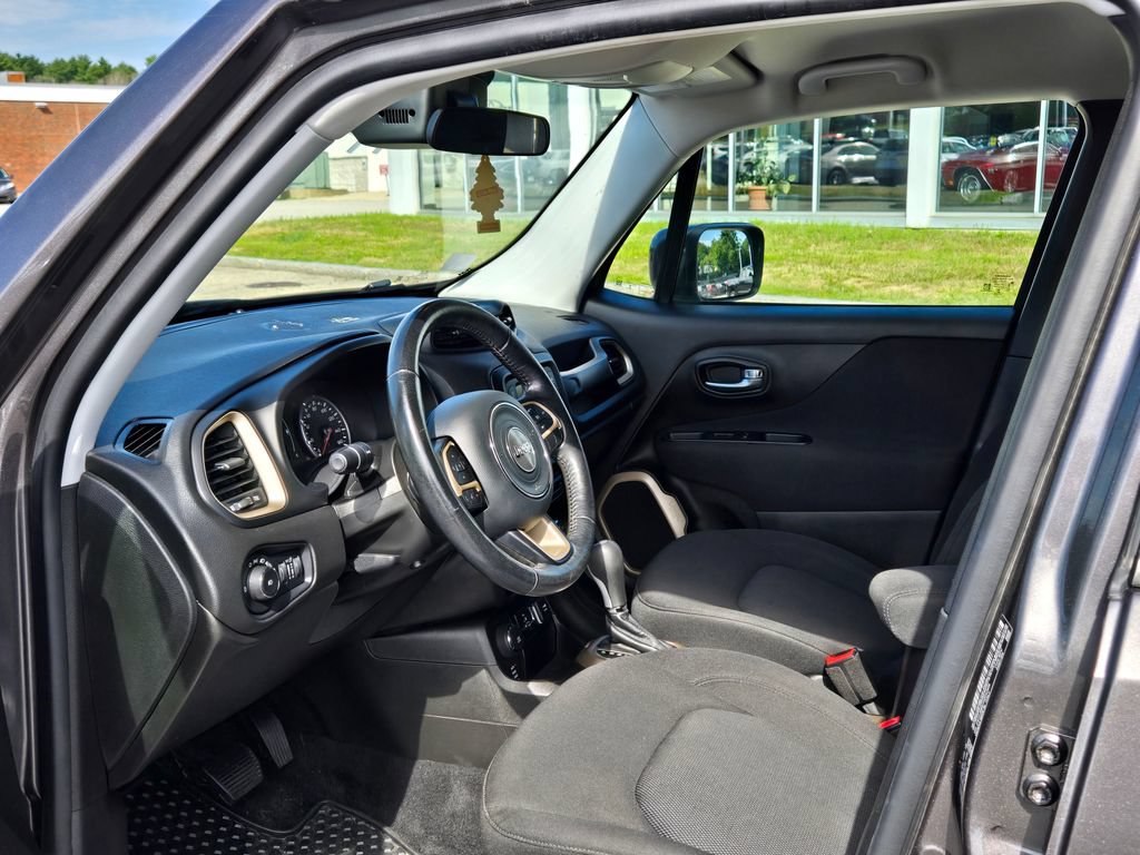 Used 2017 Jeep Renegade Latitude w/ Cold Weather Group AWD/4WD image 13