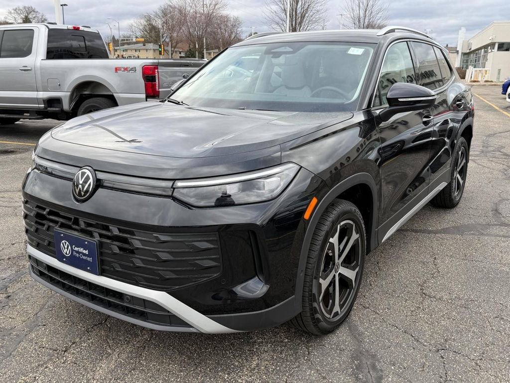 Certified 2025 Volkswagen Tiguan SE AWD/4WD image 8