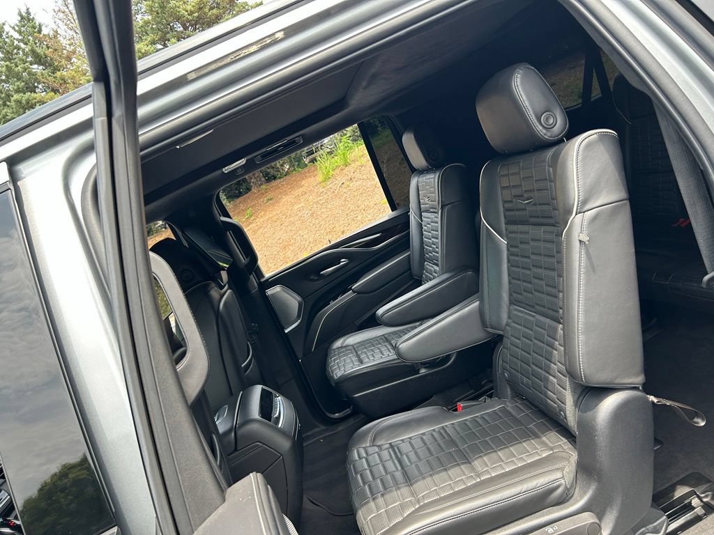 Used 2023 Cadillac Escalade ESV Sport Platinum w/ LPO, ONYX Package AWD/4WD image 40